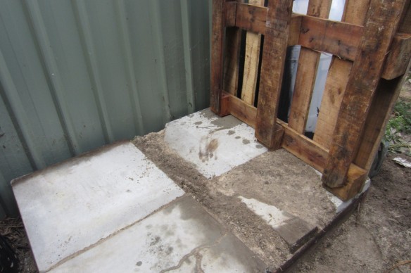 add slabs as floor for IBC pallet